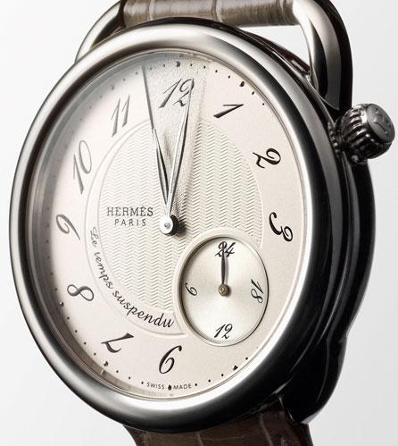 Conozca el nuevo reloj Arceau Le Temps Suspendu de Hermès